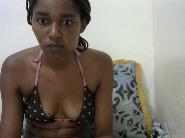 Truegirl2 live cam on BongaCams