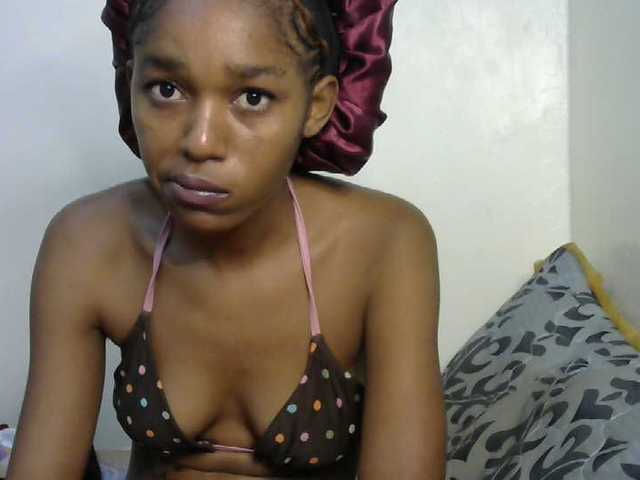 Truegirl2 live cam on BongaCams