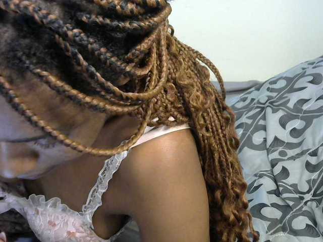 Truegirl2 live cam on BongaCams