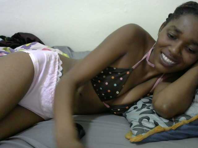 Truegirl2 live cam on BongaCams