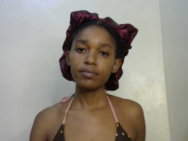 Truegirl2 live cam on BongaCams