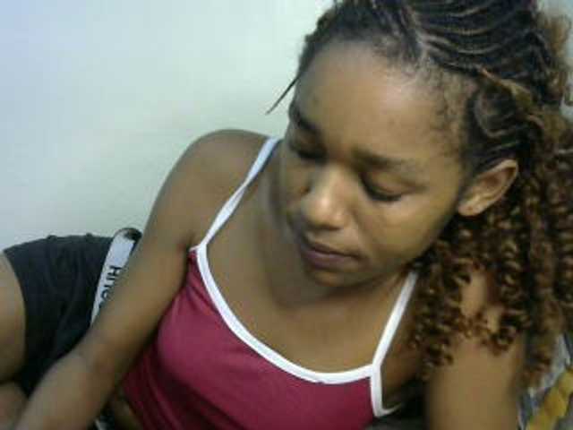 Truegirl2 live cam on BongaCams