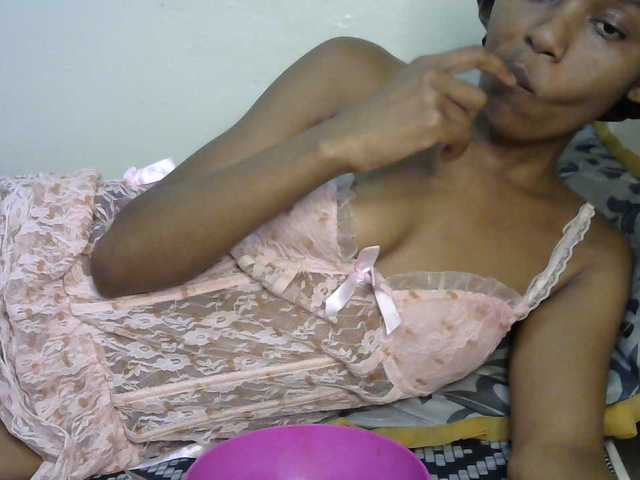 Truegirl2 live cam on BongaCams