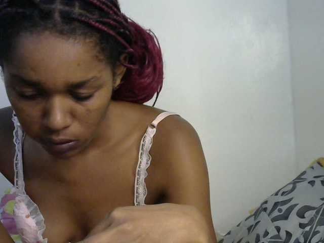 Truegirl2 live cam on BongaCams