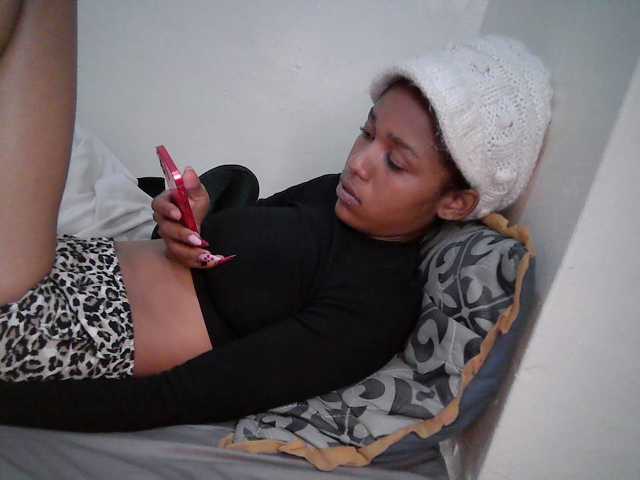Truegirl2 live cam on BongaCams