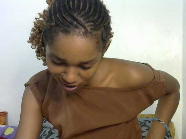 Truegirl2 live cam on BongaCams