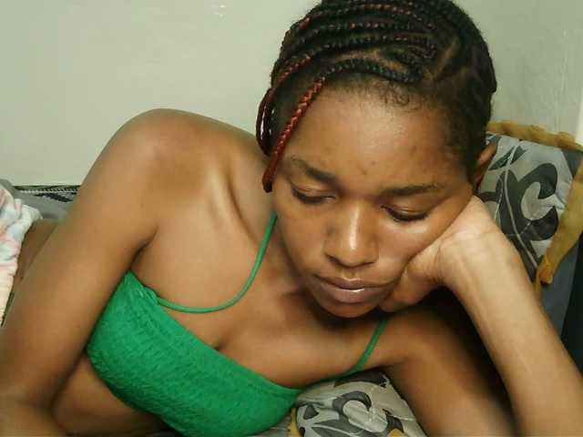 Truegirl2 live cam on BongaCams