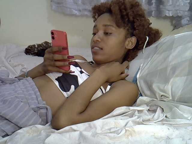 Truegirl2 live cam preview