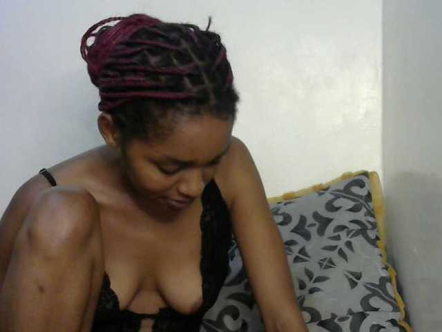 Truegirl2 live cam on BongaCams