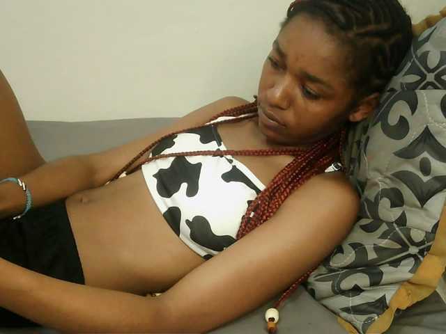 Truegirl2 live cam on BongaCams