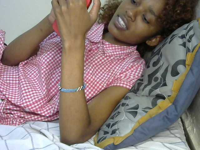 Truegirl2 live cam preview