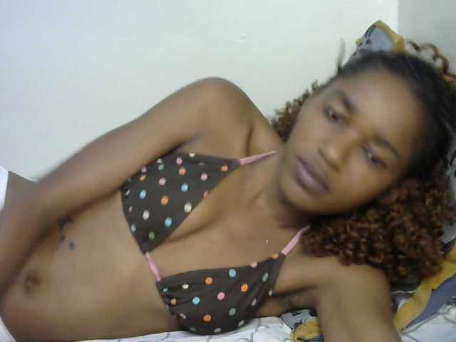 Truegirl2 live cam on BongaCams