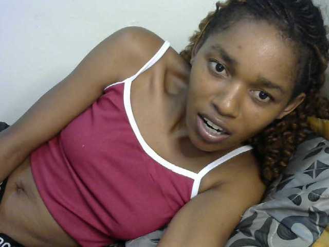 Truegirl2 live cam on BongaCams