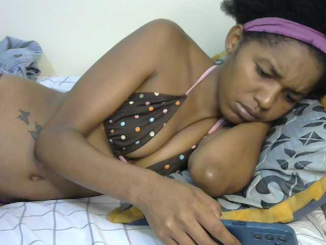 Truegirl2 live cam on BongaCams