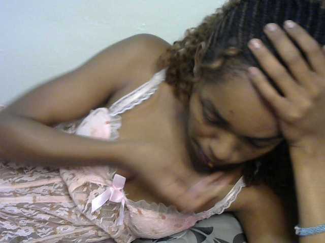 Truegirl2 live cam on BongaCams