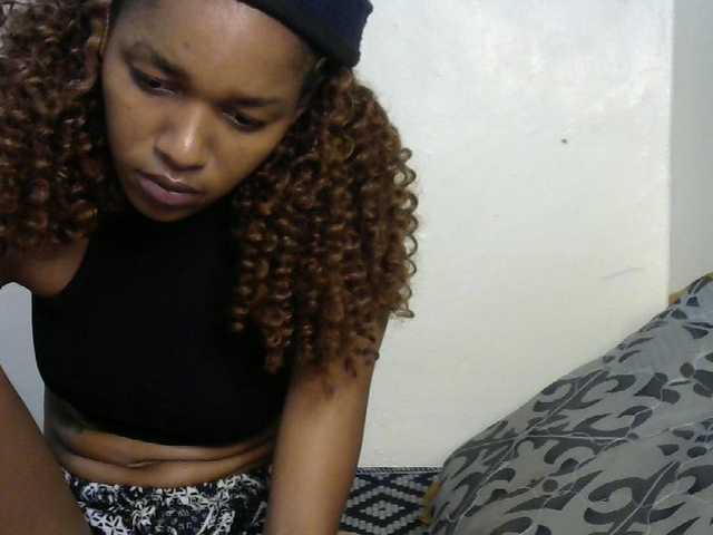 Truegirl2 live cam on BongaCams