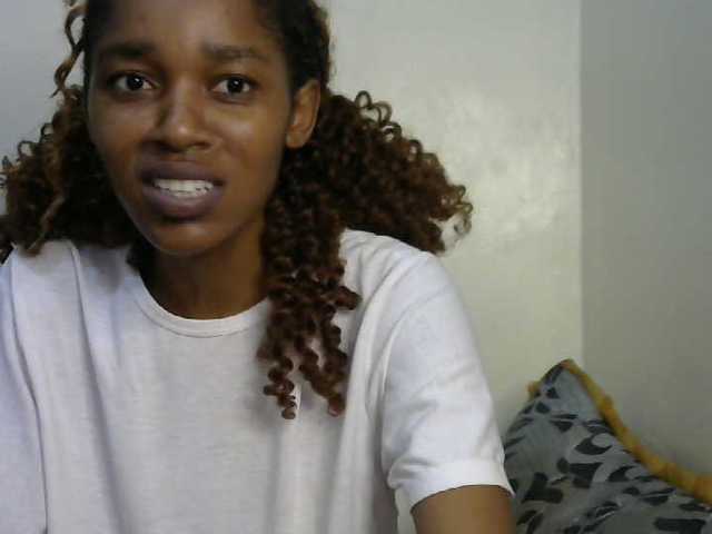 Truegirl2 live cam on BongaCams