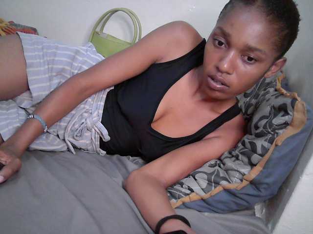 Truegirl2 live cam on BongaCams