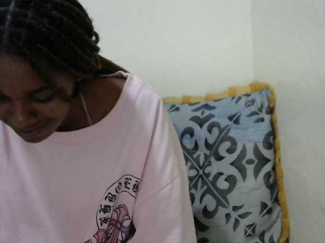 Truegirl2 live cam on BongaCams