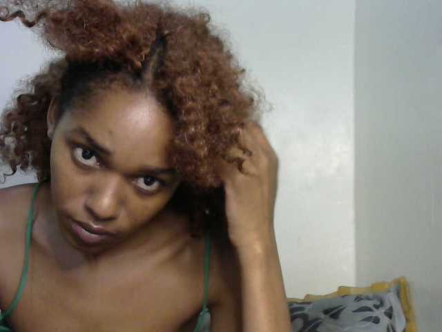 Truegirl2 live cam preview