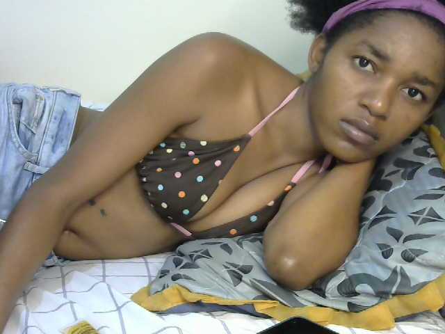 Truegirl2 live cam on BongaCams