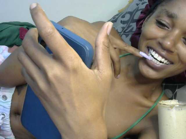 Truegirl2 live cam on BongaCams