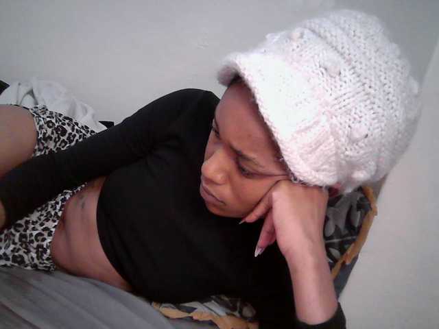 Truegirl2 live cam preview
