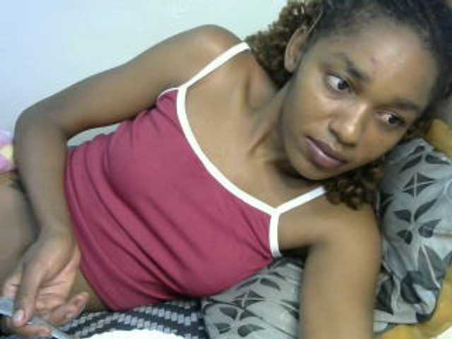 Truegirl2 live cam on BongaCams