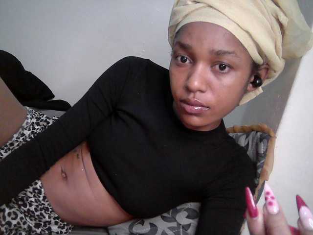 Truegirl2 live cam preview