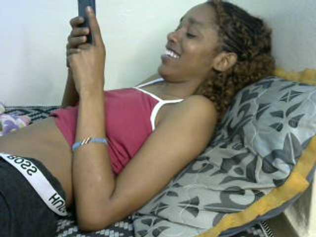 Truegirl2 live cam on BongaCams