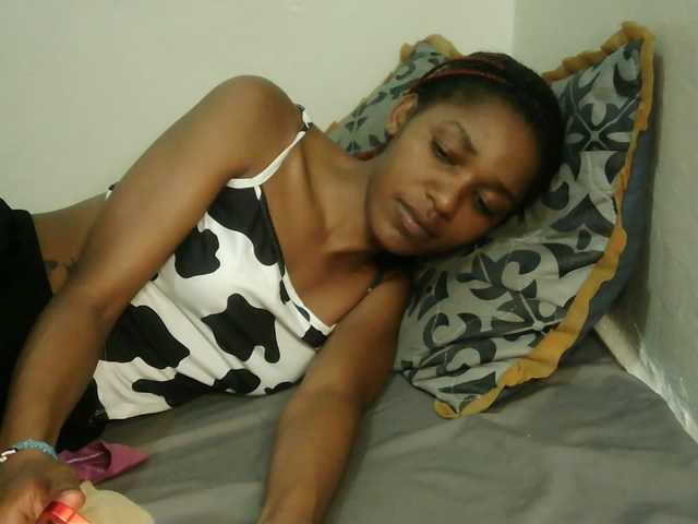 Truegirl2 live cam on BongaCams