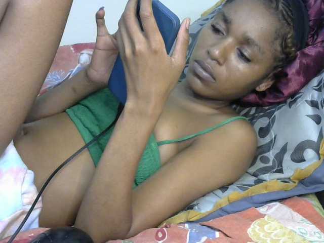 Truegirl2 live cam on BongaCams