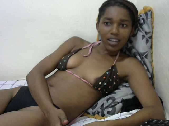 Truegirl2 live cam on BongaCams