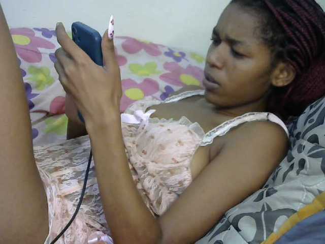 Truegirl2 live cam on BongaCams