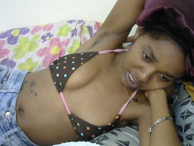 Truegirl2 live cam on BongaCams