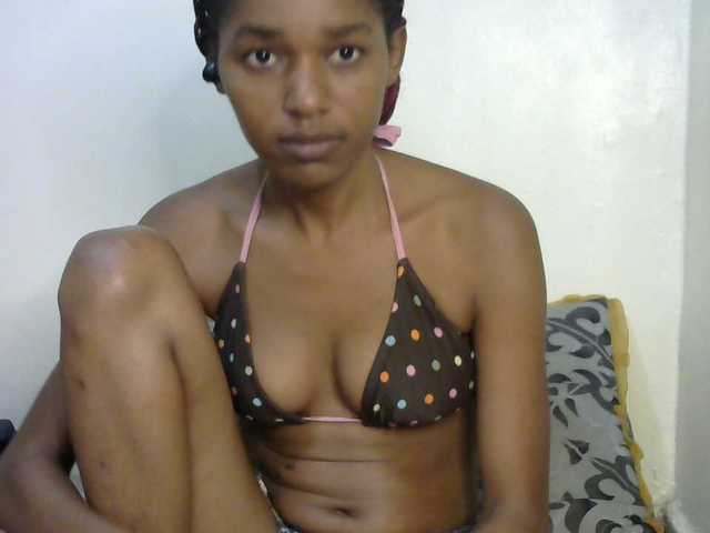 Truegirl2 live cam on BongaCams