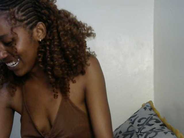 Truegirl2 live cam on BongaCams
