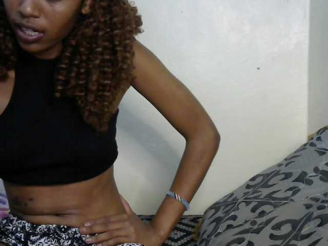 Truegirl2 live cam on BongaCams