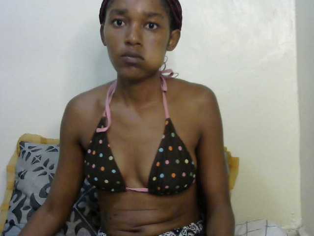 Truegirl2 live cam on BongaCams