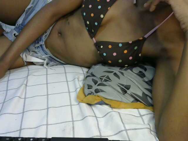 Truegirl2 live cam on BongaCams