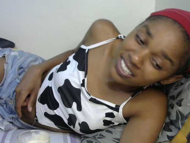 Truegirl2 live cam on BongaCams