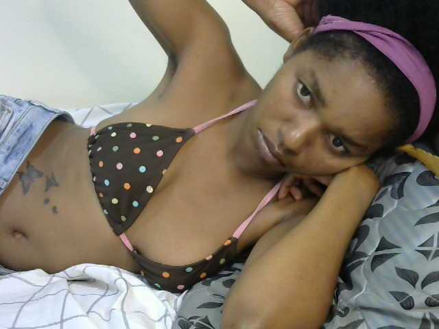 Truegirl2 live cam on BongaCams