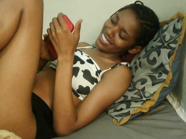 Truegirl2 live cam on BongaCams