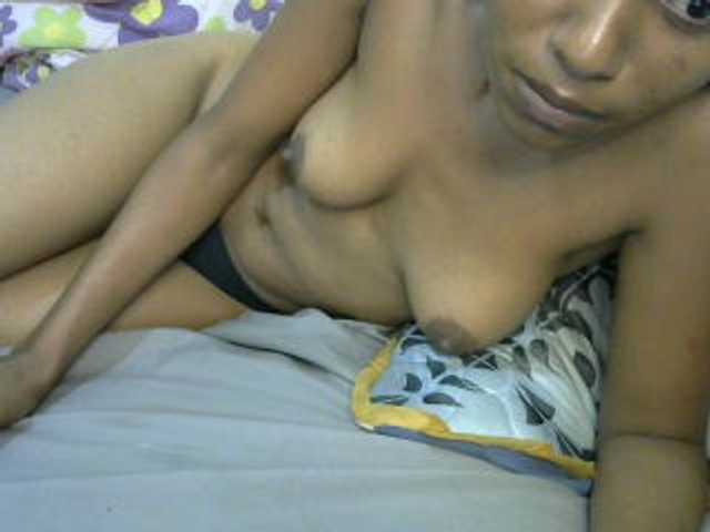 Truegirl2 live cam on BongaCams