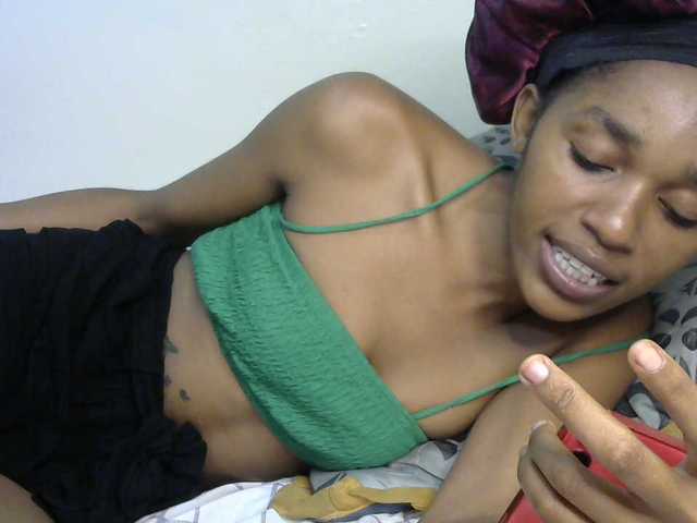 Truegirl2 live cam preview