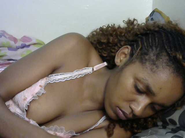 Truegirl2 live cam on BongaCams