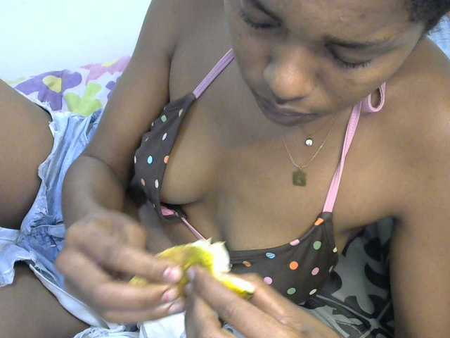 Truegirl2 live cam on BongaCams