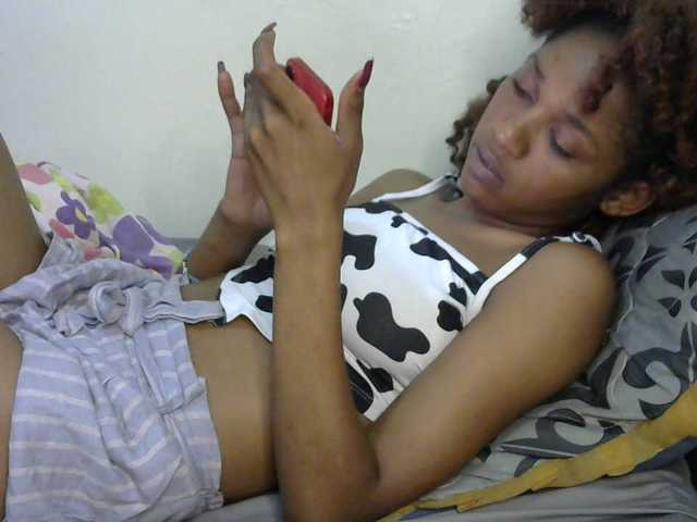 Truegirl2 live cam on BongaCams