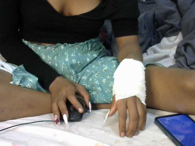 Truegirl2 live cam on BongaCams
