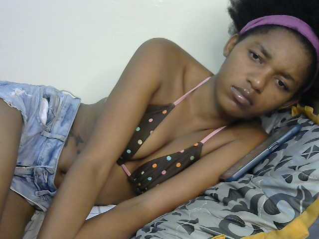Truegirl2 live cam on BongaCams